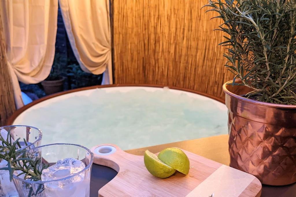 Baker'S Cottage, Urban Spa And Garden Bar 이브샘 외부 사진