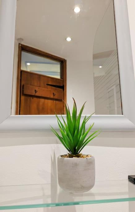 Baker'S Cottage, Urban Spa And Garden Bar 이브샘 외부 사진