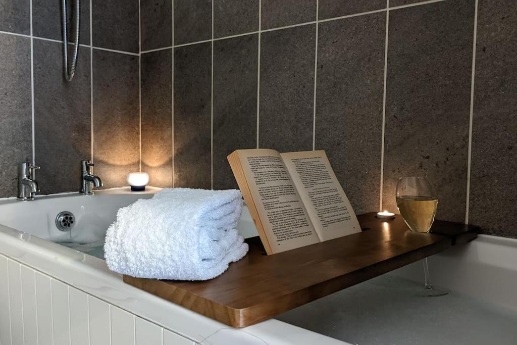 Baker'S Cottage, Urban Spa And Garden Bar 이브샘 외부 사진