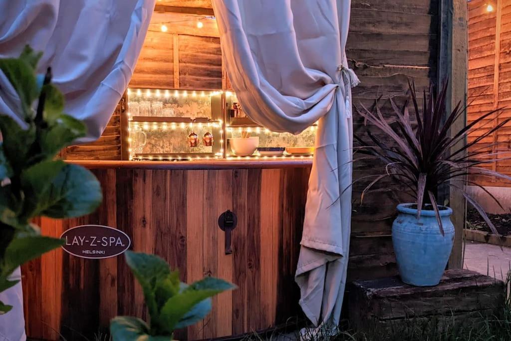 Baker'S Cottage, Urban Spa And Garden Bar 이브샘 외부 사진