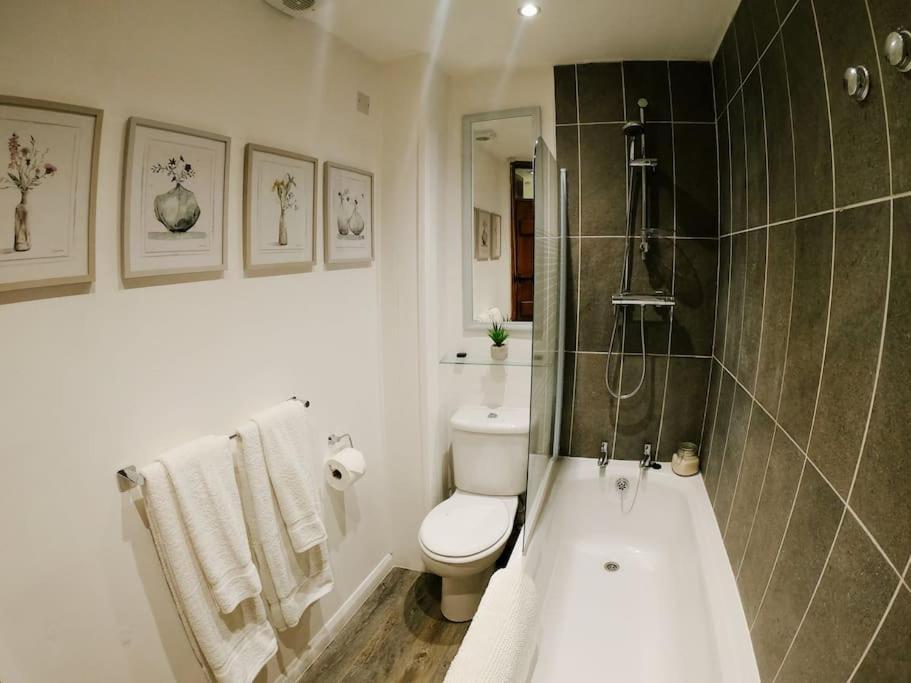 Baker'S Cottage, Urban Spa And Garden Bar 이브샘 외부 사진
