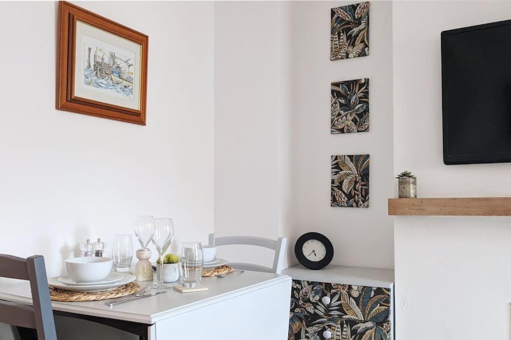 Baker'S Cottage, Urban Spa And Garden Bar 이브샘 외부 사진